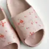 Twins капці піна пляжні та вуличні пудрові у червону квітку (=) SALE (з дефектами)
