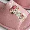 Капці домашні жіночі відкриті замшеві рожеві з наліпкою Зайчик
