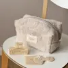 Косметичка середня махра жакард з квітами колір бежевий