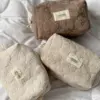 Косметичка середня махра жакард з квітами колір коричневий