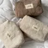 Косметичка середня махра жакард з квітами колір бежевий