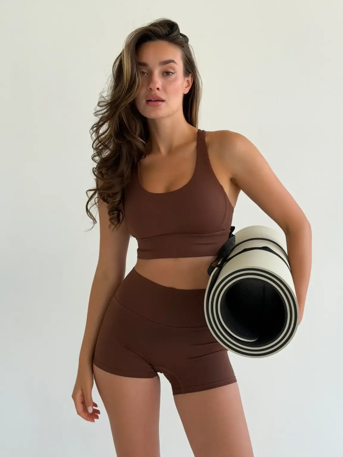 Yoga топ з перехресними бретелями коричневий