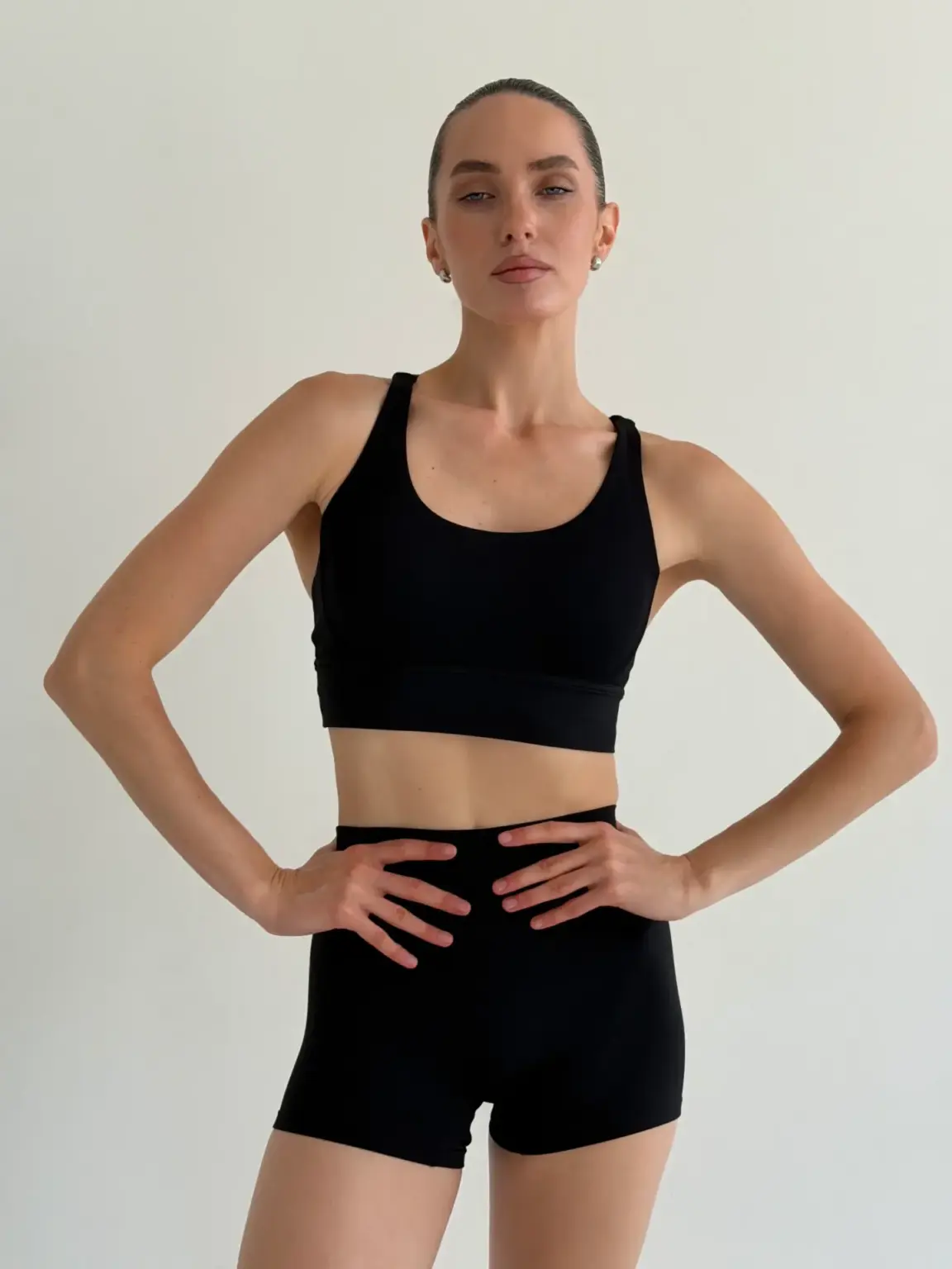 Yoga топ з перехресними бретелями чорний