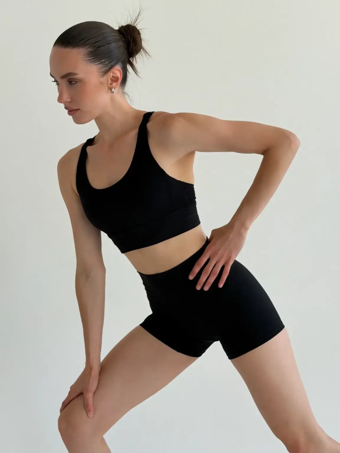 Yoga топ з перехресними бретелями чорний