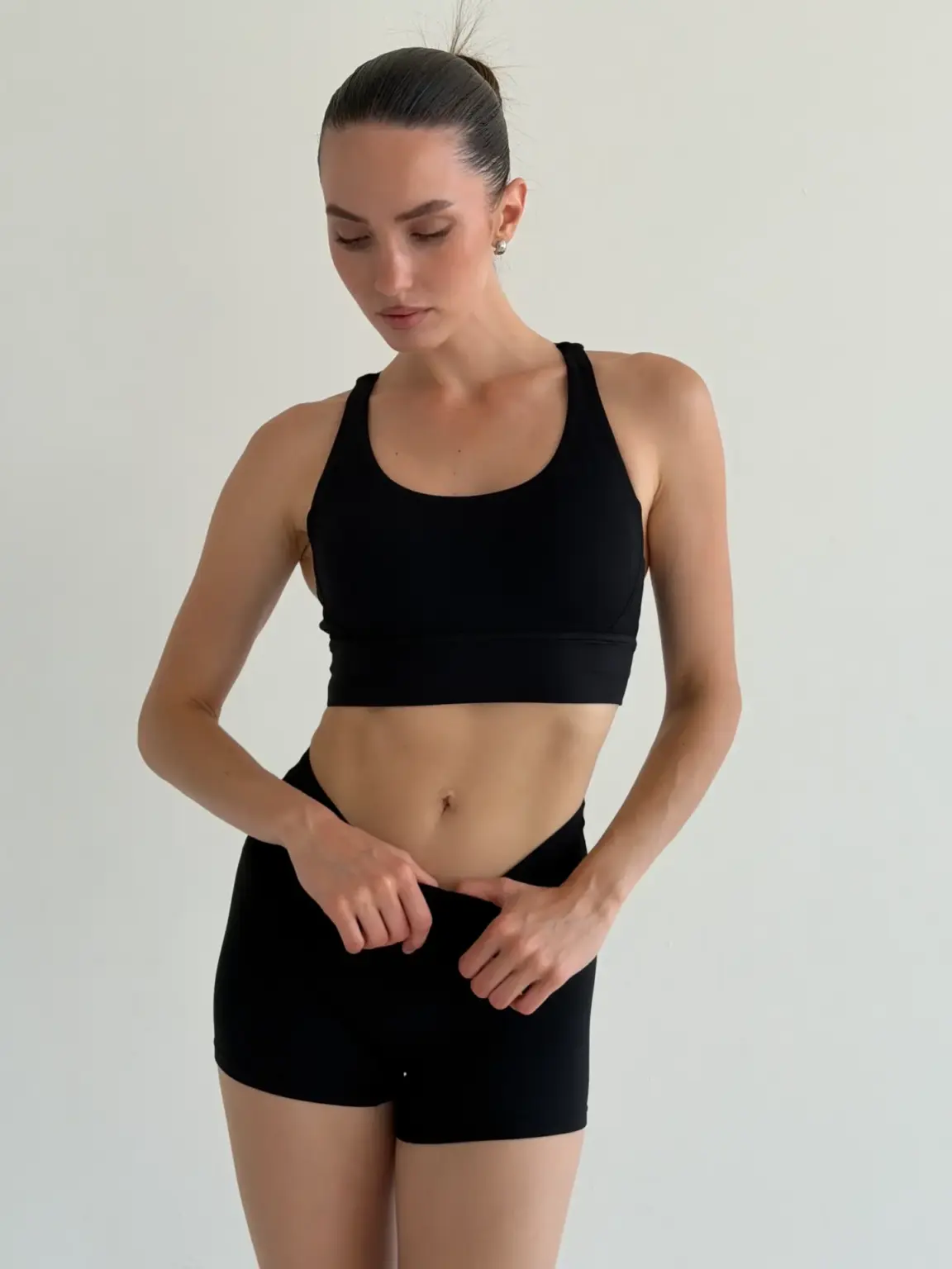 Yoga топ з перехресними бретелями чорний