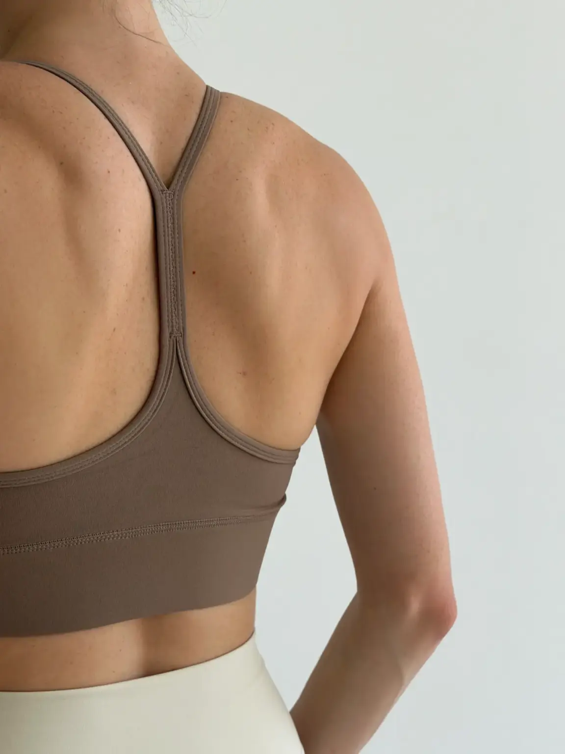 Yoga топ з борцівською спинкою капучино