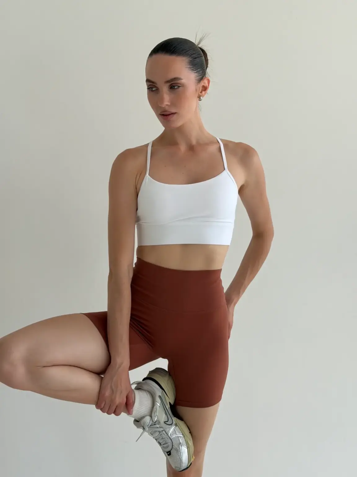Yoga топ з борцівською спинкою білий