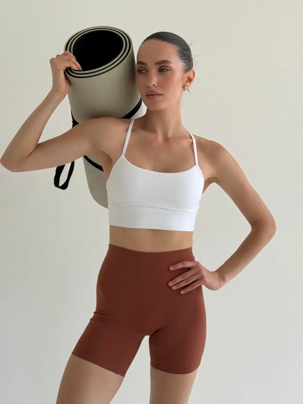 Yoga топ з борцівською спинкою білий