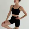 Yoga топ з тонкими бретелями чорний