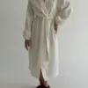 Халат довгий муслин великий чорний горох на молочному