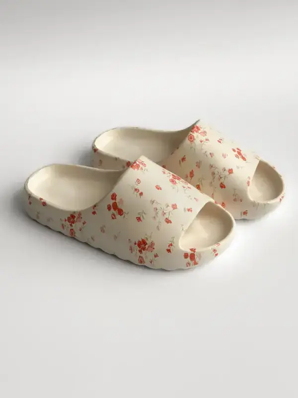 Twins капці піна пляжні та вуличні молочні у червону квітку (=) SALE (з дефектами)