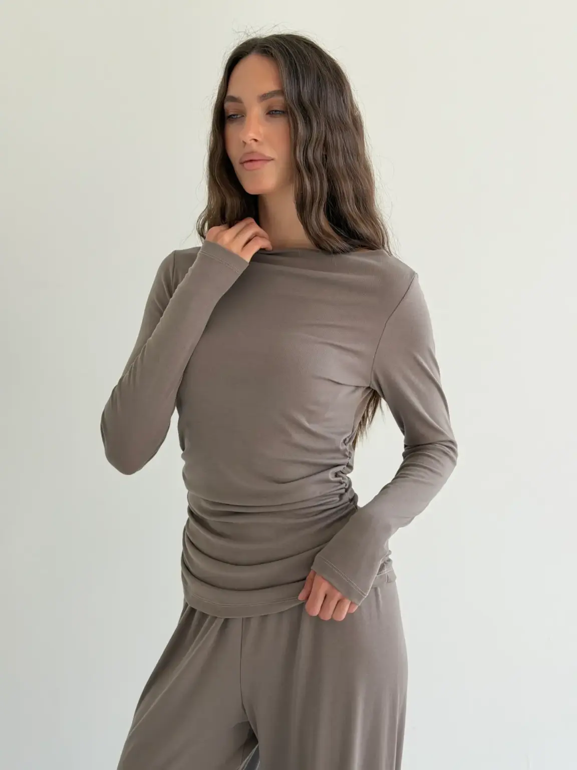 Soft Touch трикотаж лонгслів човник бежевий