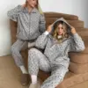 Костюм кофта зі стійкою та штани полар фліс синя квітка на сірому